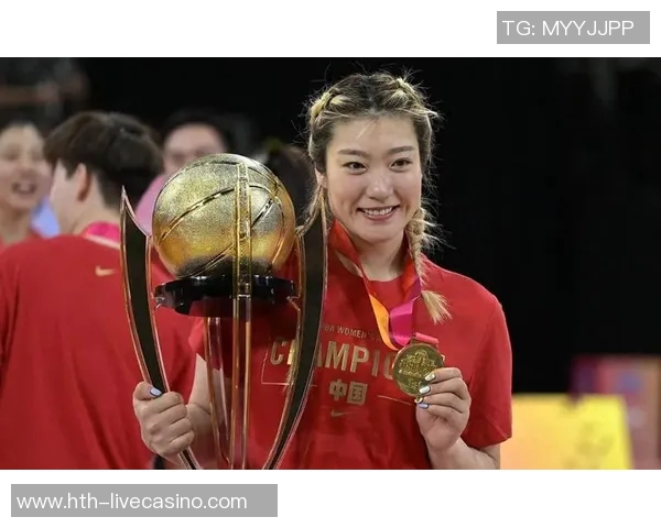 李梦集训后身材大变样妆容清新心态积极焕发新生魅力